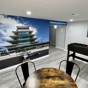 Newly renovated home in Speedway minutes from Indy 500 and close to Downtown
