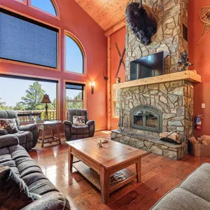 3-story home with private hot tub, wood fireplace, gas grill, and washer/dryer
