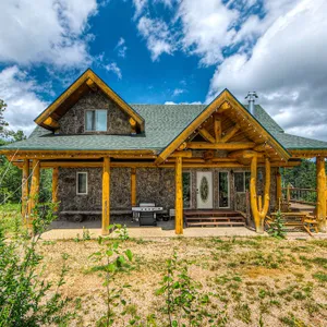 Custom cabin on 10 acres with firepit, wood stove, game room & forest views