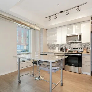 Experience Unmatched Comfort w/ an Upscale Stay Featuring Beautiful Rooftop 107
