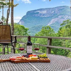 Spectacular Mt Getaway - Amazing views, privacy, hot tub, 4 miles from Cashiers!