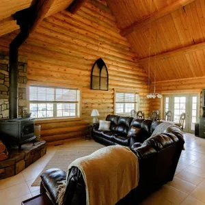 Three Canyons - Entire Log Home With Mountain View!