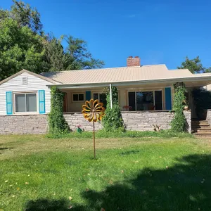 Remodeled Historic ranch headquarters w/fireplace, 5mn drive to local hotsprings