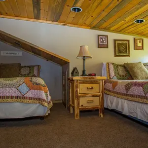 16) 1 BEDROOM WITH LOFT CONDOS - 3 QUEENS- The Mountain Inn