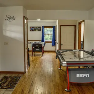 House in Bloomington 💥 10mins from IU/ Fire Pit/ Games/ Spring Steals & Deals!