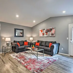 Cozy Townhome w/ Lake View ~ 10 Mi to Wichita