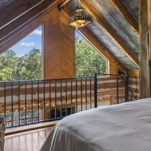 Secluded cabin getaway on 40 wooded acres! - 45 mins from South Tulsa