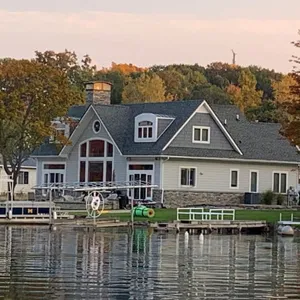 Runyan Lake House / 4 Private Suites - Sleeps 13