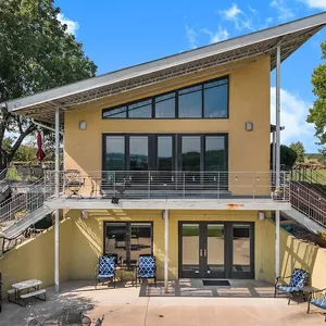Beautiful views, secluded location, close to town