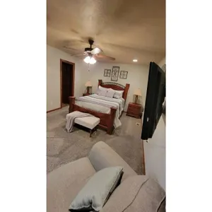 LMD Townhouse 3 bdrm with HOT TUB and game room.