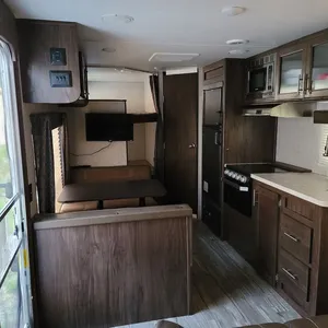 nice camper, 1 queen size bed, 2 kids, 2 fold out beds