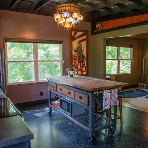 Modern Bungalow-  Near Airport/Indianapolis