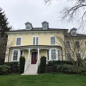 Restored Luxury Victorian Near Newport