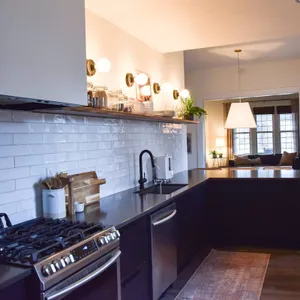 Delightful Downtown Bungalow: Fresh Open-Concept