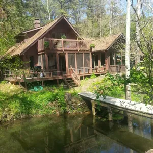 Peaceful Lakefront Paradise