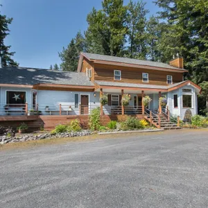 Bell In The Woods B&B / Mt. Marathon Suite (King)
