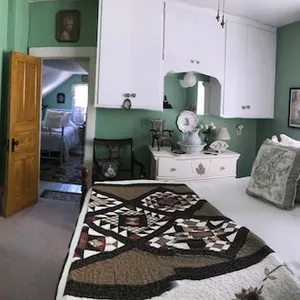 Nostalgic Cottage room! Step back in time to 1904!