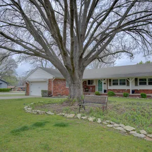 Holiday Hills House located in the "Magical Mile"