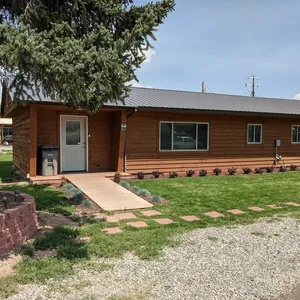 Bunkhouse West Suite -Newly renovated in Town