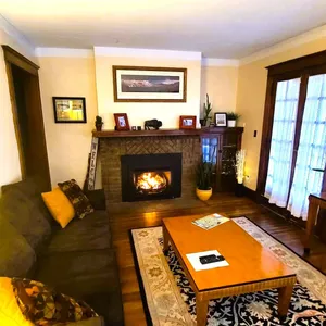THE 617: Fireplace & 5 min walk to Falls Park USA!