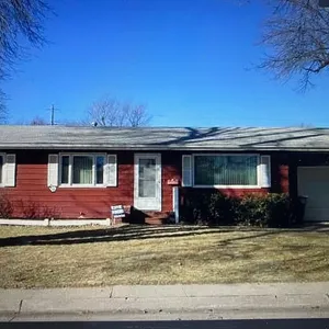 Nice 3 Bed 2 Bath Home with a Seasonal Pool.
