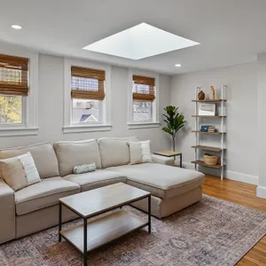 Renovated Water Haus ⎥+8 beds ⎥Historic Waterfront