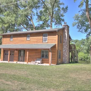 Peaceful Cabin On The Lake (Pet Friendly!)