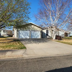 2 bed/2 bath 1600 sqft house