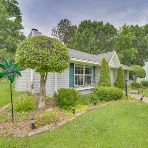 Updated Grand Lake Cottage w/ Patio & Pool Access!