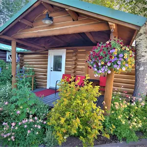 HISTORIC FREMONT CABIN FROM 1929 is perfect for the traveler who likes 2 quee...