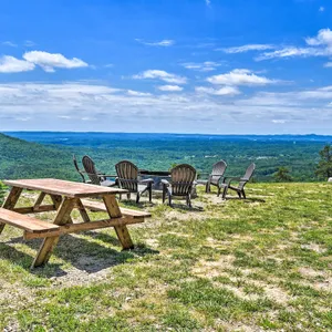 Hilltop Home: 6 Miles to Hot Springs National Park