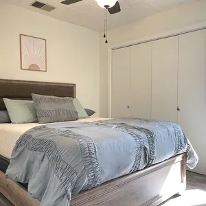 Downtown Cabin walking distance to Mentock Park