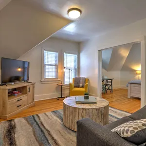 The Wild West Loft, 1 Minute to Historic Downtown