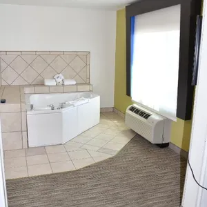 Holiday Inn Express Hotel & Suites Evanston, an IHG Hotel