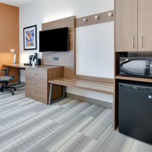 Holiday Inn Express & Suites Mitchell, an IHG Hotel