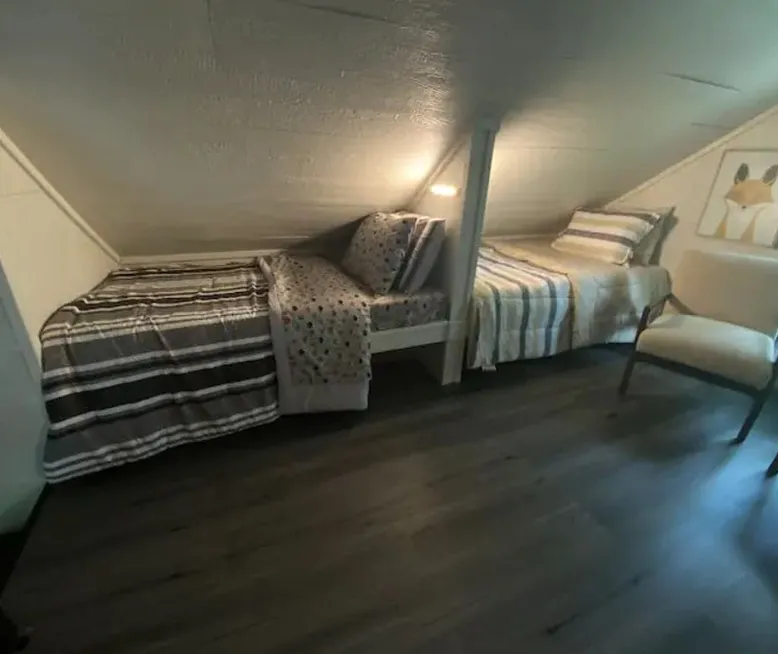 Mountain Laurel Cabin on Creek Hattiesburg, Mississippi Vacation Rentals HiChee