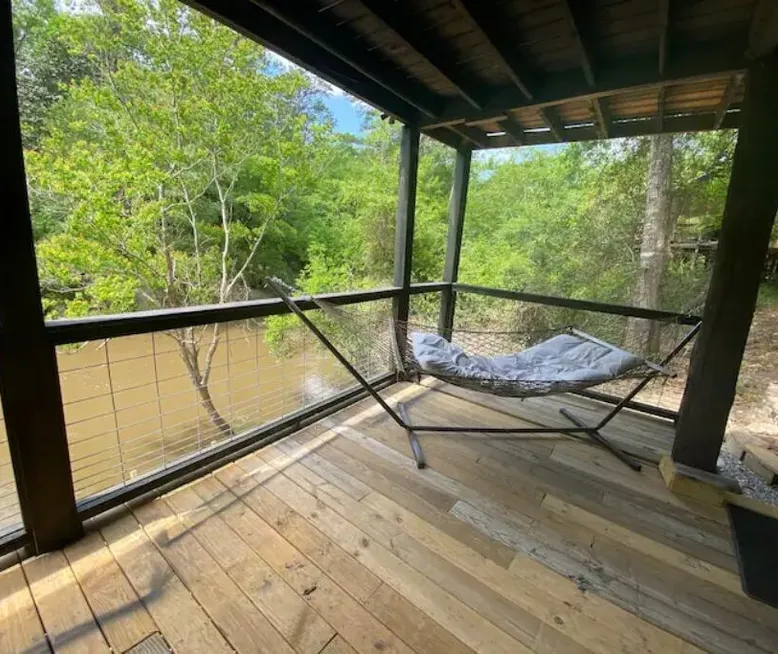Mountain Laurel Cabin on Creek Hattiesburg, Mississippi Vacation Rentals HiChee