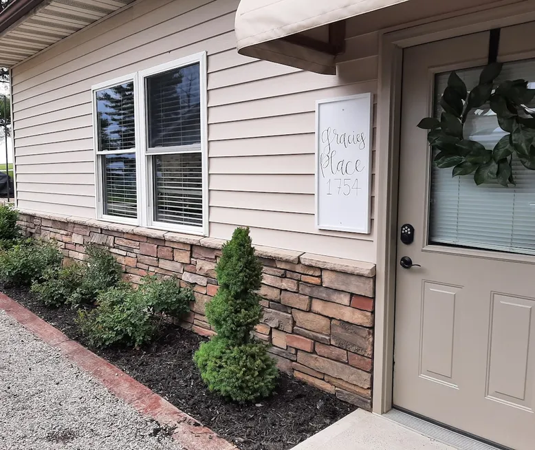 Gracie’s Place Wilmot, Ohio Vacation Rentals HiChee