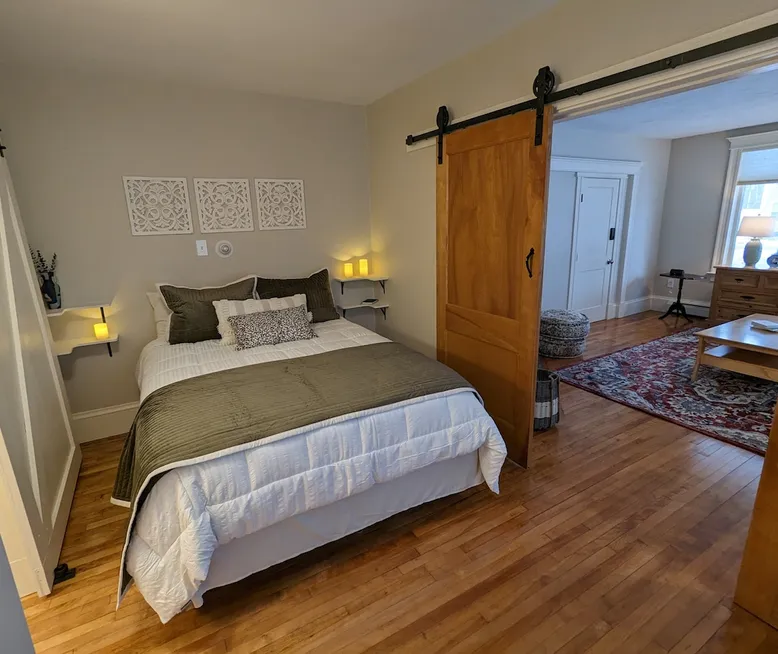 Spacious and cozy Quincy Room Rumney, New Hampshire Vacation