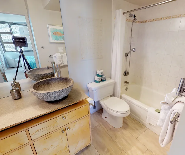 Koko Resorts, Inc. Tower 1 Suite 2108 Waikiki Banyan Rental Condo in Honolulu Honolulu,...