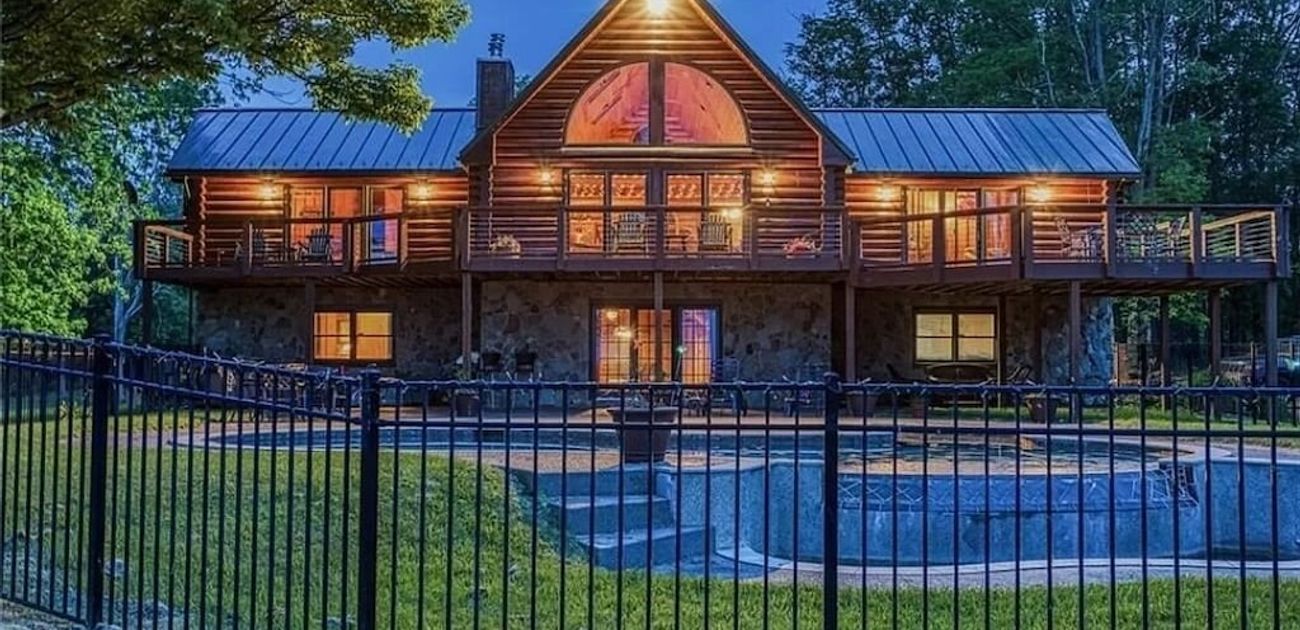 Secluded Lake front log cabin home in Chautauqua County Westfield