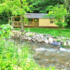 New Smoky Mountain Tiny Cabin on Bold Stream with Hot Tub - Flag Pond,  Tennessee Vacation Rentals