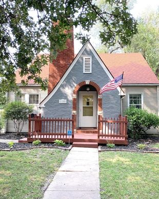 United States Kansas Topeka vacation rental compare prices direct by owner 11402837