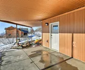 Anchorage Getaway w/ Mtn Views ~ 4 ½ Miles to Zoo!