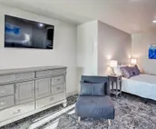 Anchorage Getaway w/ Mtn Views ~ 4 ½ Miles to Zoo!