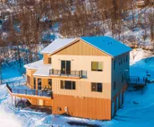 Anchorage Getaway w/ Mtn Views ~ 4 ½ Miles to Zoo!
