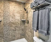Anchorage Getaway w/ Mtn Views ~ 4 ½ Miles to Zoo!