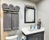 Anchorage Getaway w/ Mtn Views ~ 4 ½ Miles to Zoo!