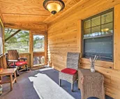 'Honey House Cabin' - A Quiet Countryside Retreat!