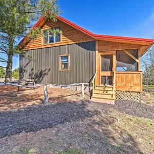 'Honey House Cabin' - A Quiet Countryside Retreat!